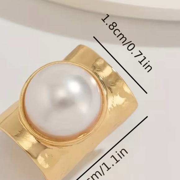 🎉Trendy🎉 Gold and Dome Shape Pearl Ring 💍 - Picture 4 of 4